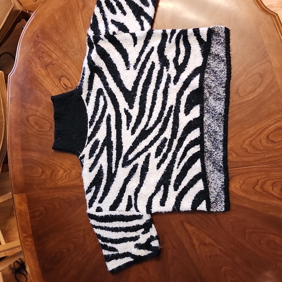 Zebra sweater- super soft & oversized - Picture 3 of 12